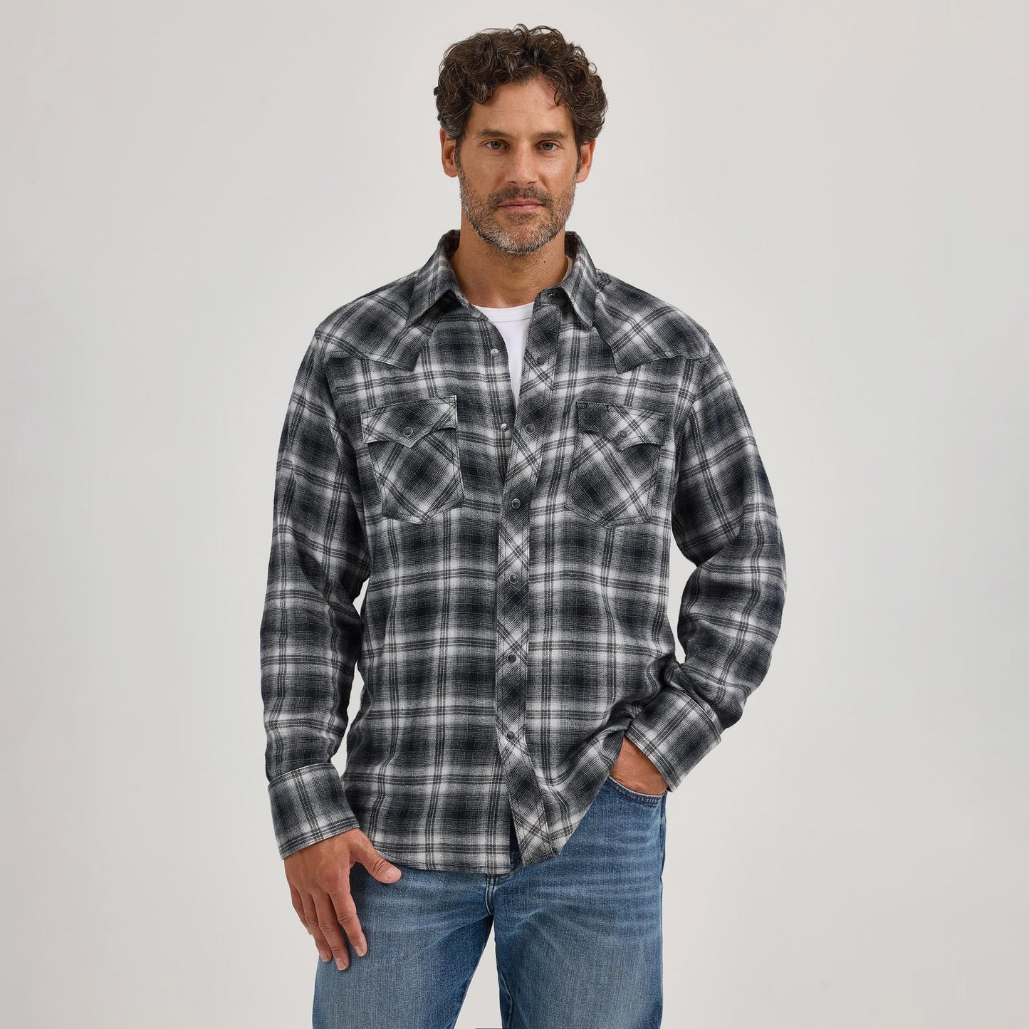 112368071 Wrangler Retro Flannel Long Sleeve Snap Shirt
