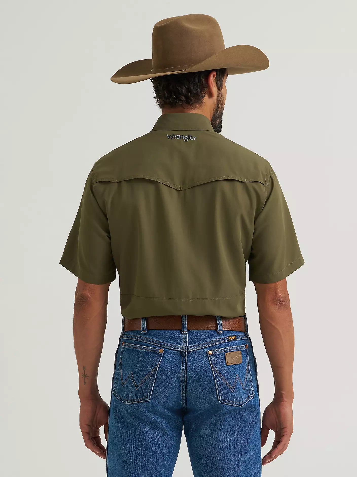 112382383 Wrangler All Terrain Gear Men's Western Performance Short Sleeve Solid Shirt - Olive Night