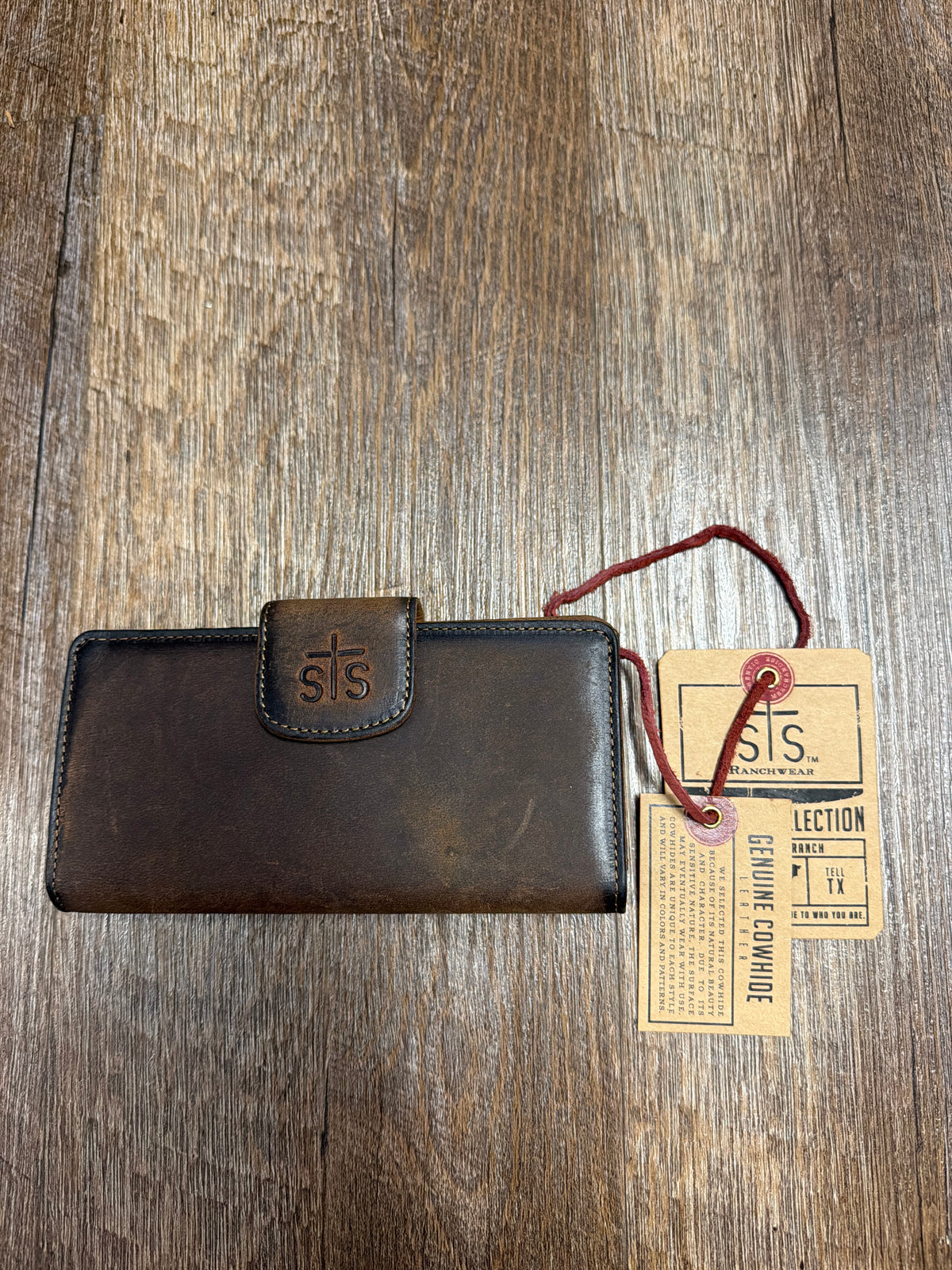 STS61799 STS Basic Bliss Carlin Baroness Button Closure Wallet