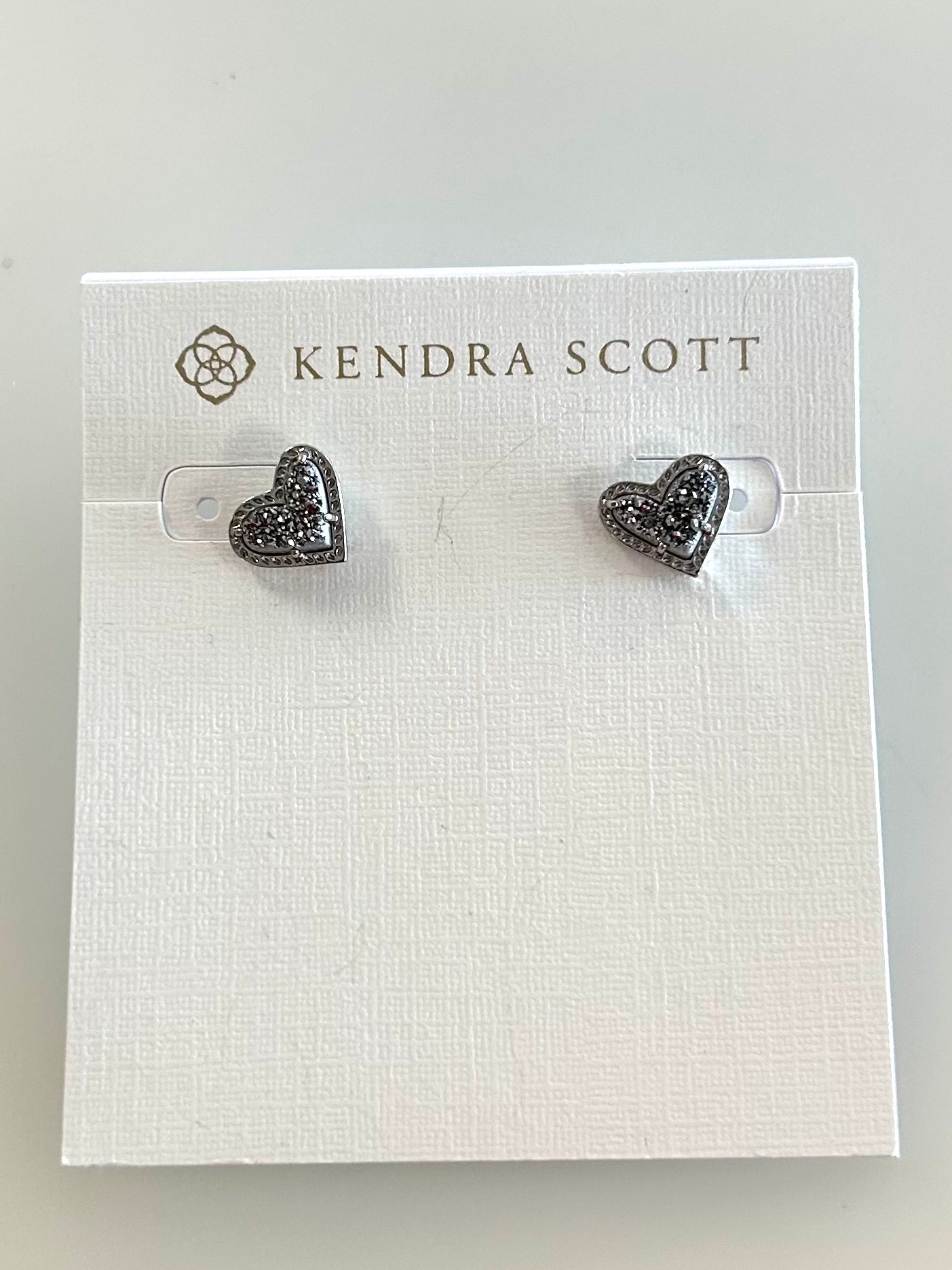 4217710107 Ari Heart Stud RHD Kendra Scott