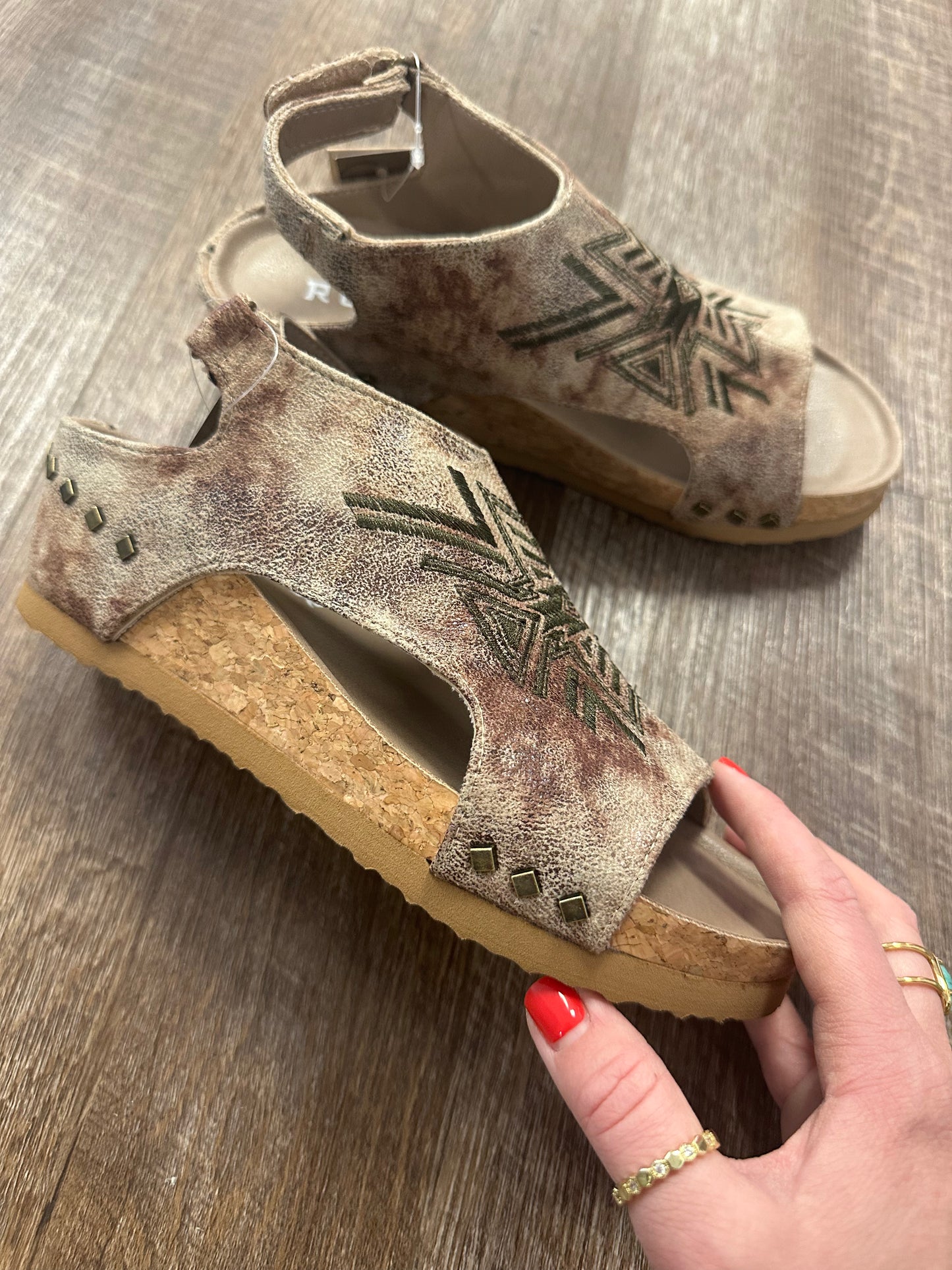 09-021-0607-3571 Roper Women's Josie Southwestern Embroidered Sandals