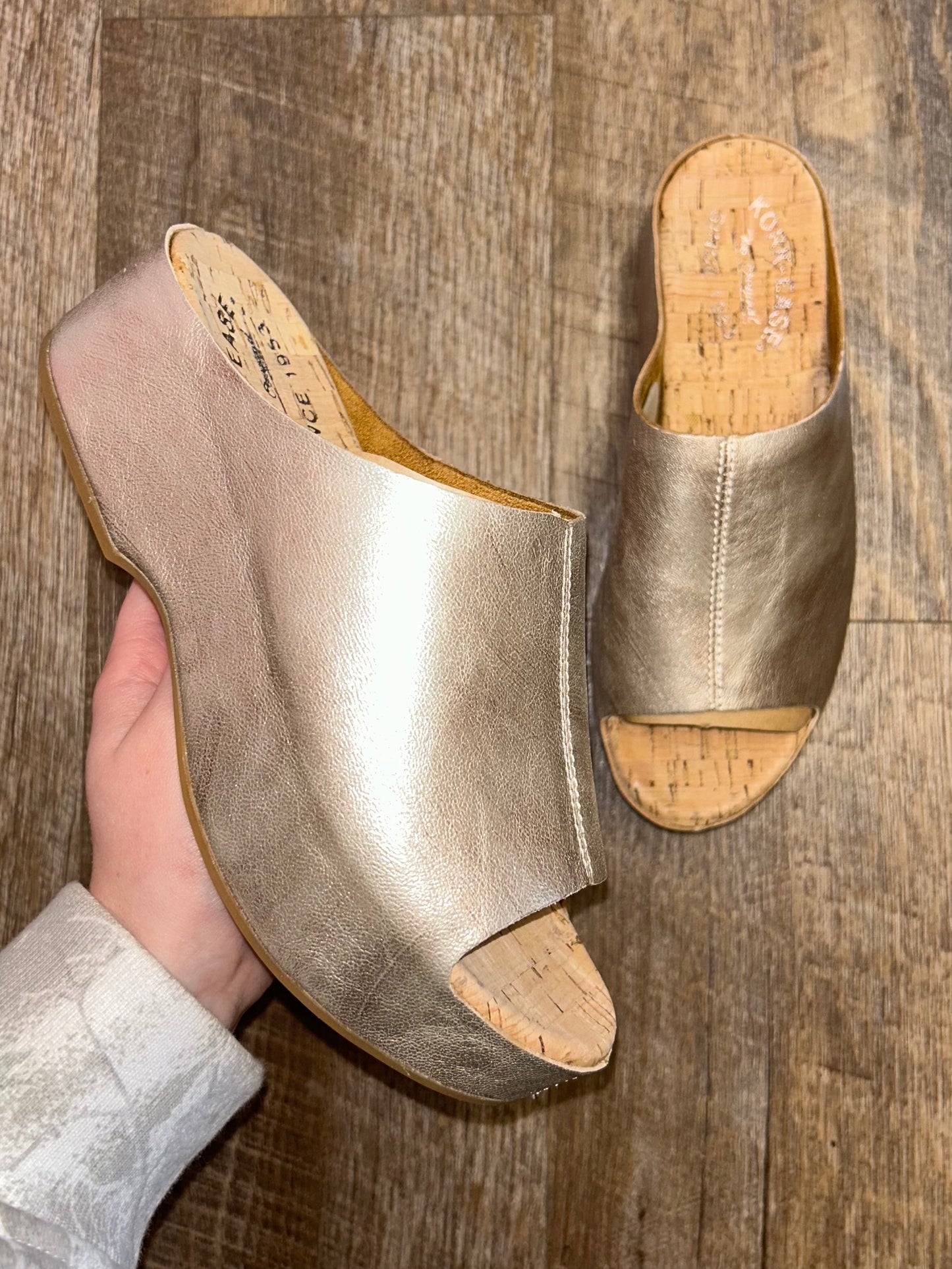 KE0015630 Yazmin Light Gold Platform Sandal