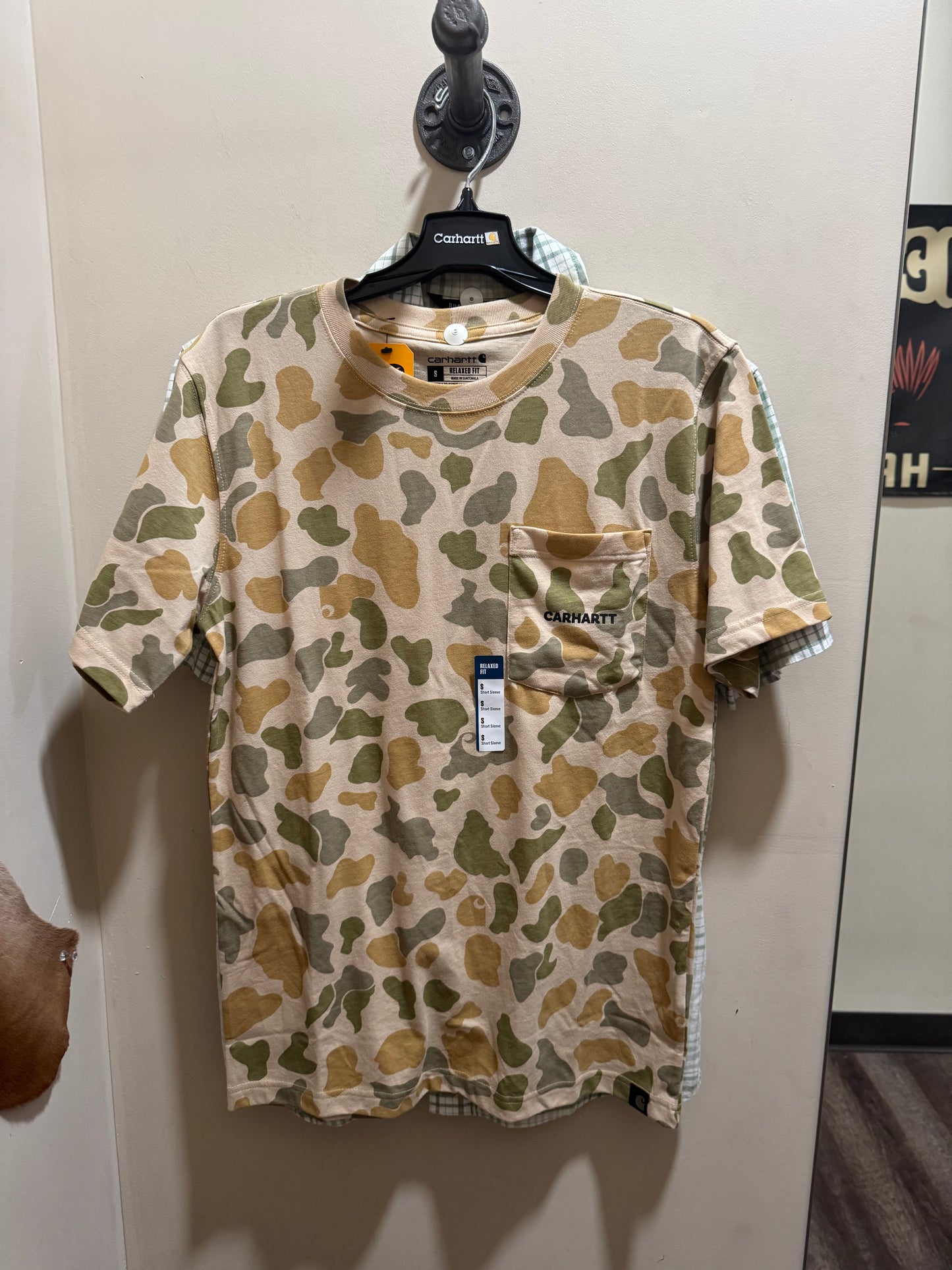 106894 Relaxed Fit Lightweight Short Sleeve Camo Pocket Tee