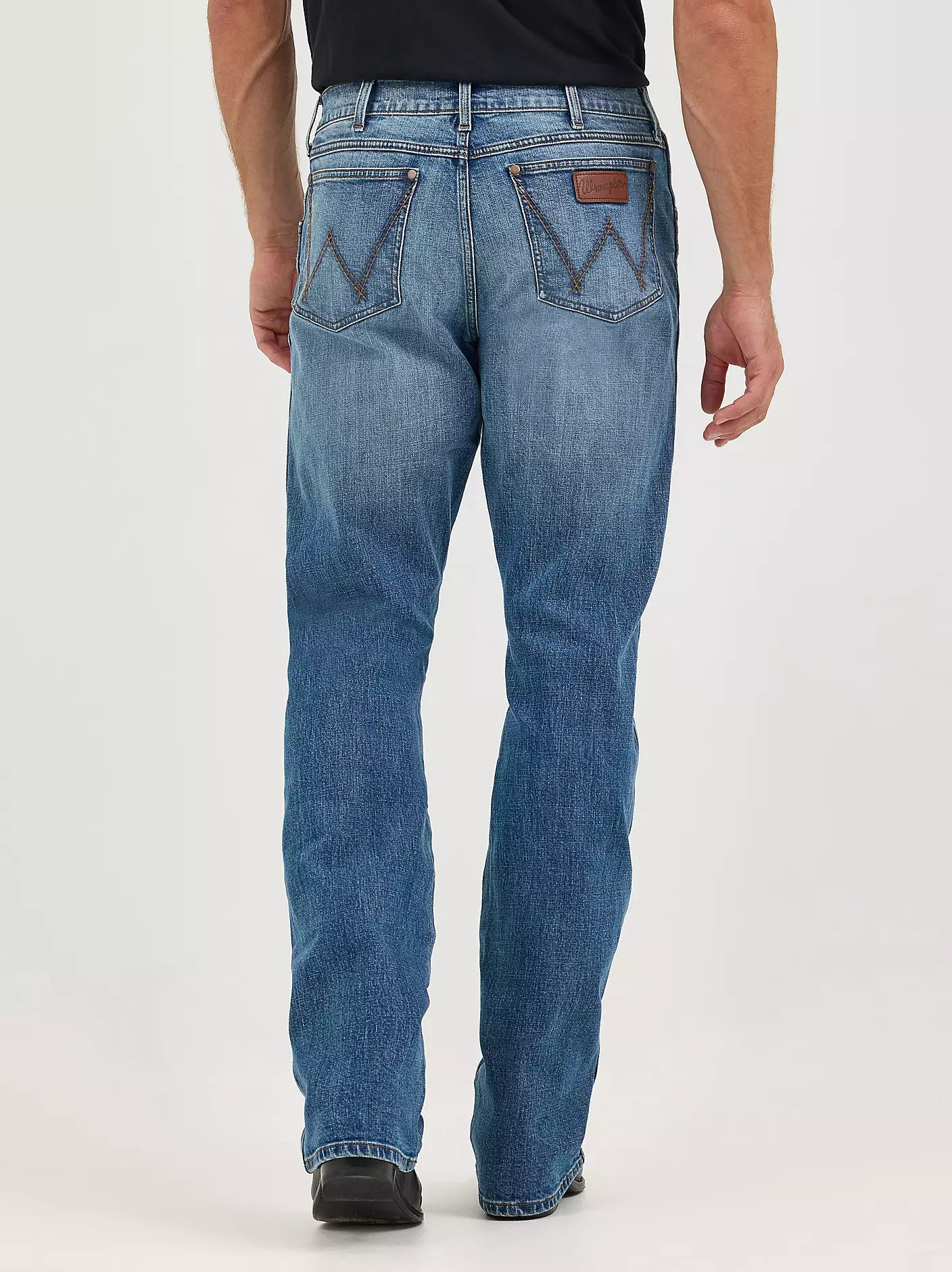 112367677 WRT20 Men's Wrangler Retro® Relaxed Fit Bootcut Jean - Harris
