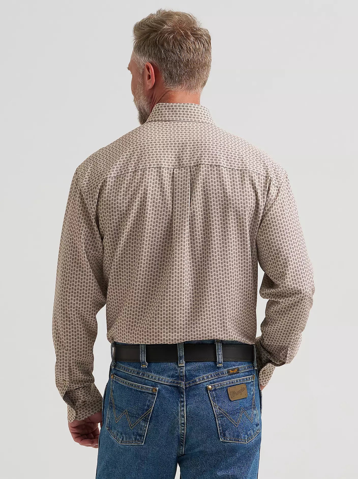 112381976 Wrangler Men's George Strait Collection Performance One Pocket Long Sleeve Shirt - Relaxed Fit - Brown