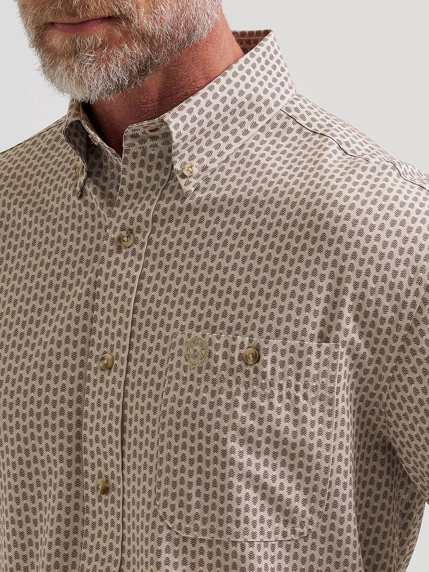 112381976 Wrangler Men's George Strait Collection Performance One Pocket Long Sleeve Shirt - Relaxed Fit - Brown