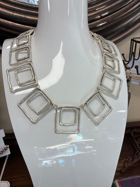 24-135 Chanour Women's Necklace