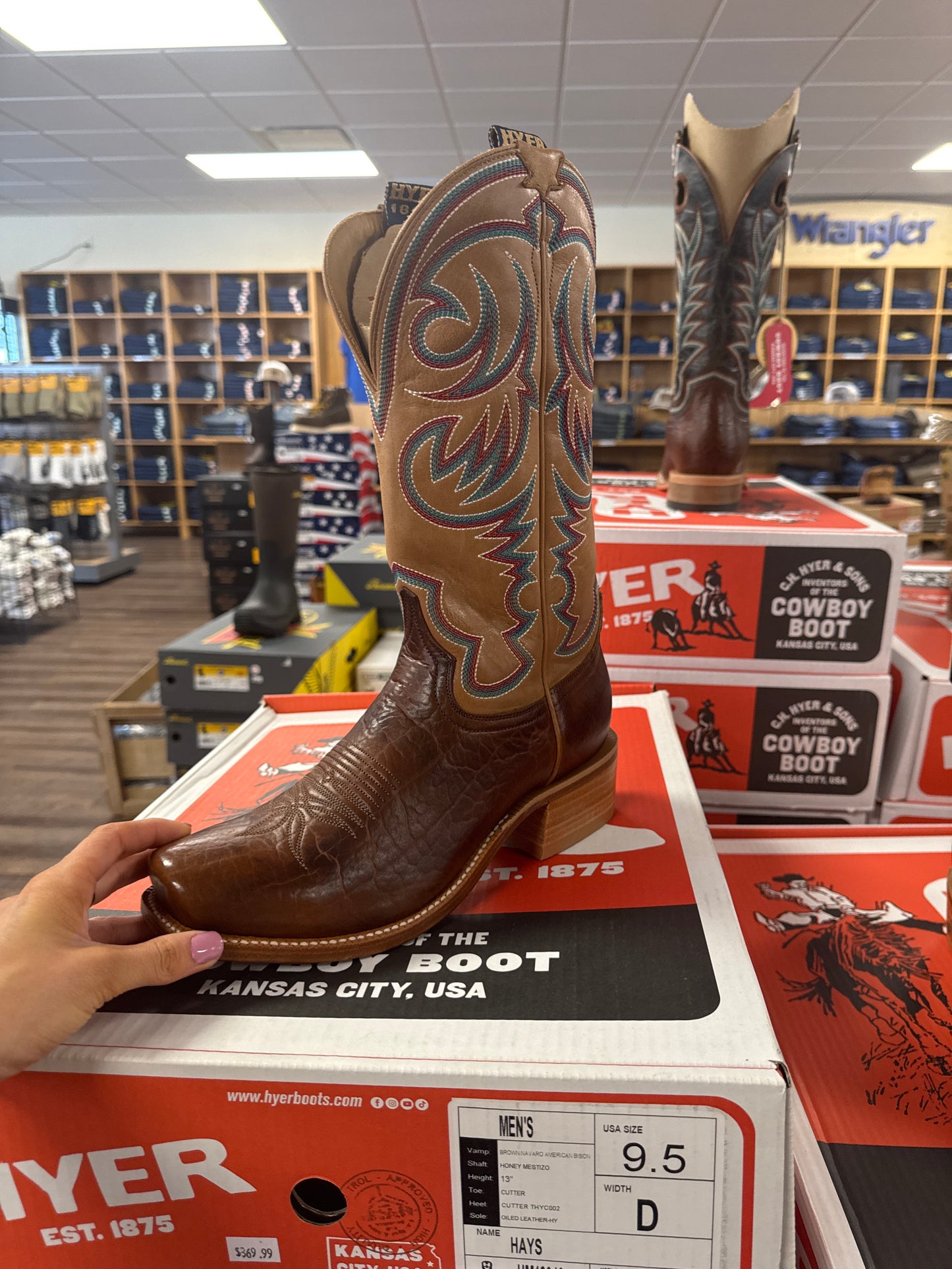 HM12013 Bison Boot