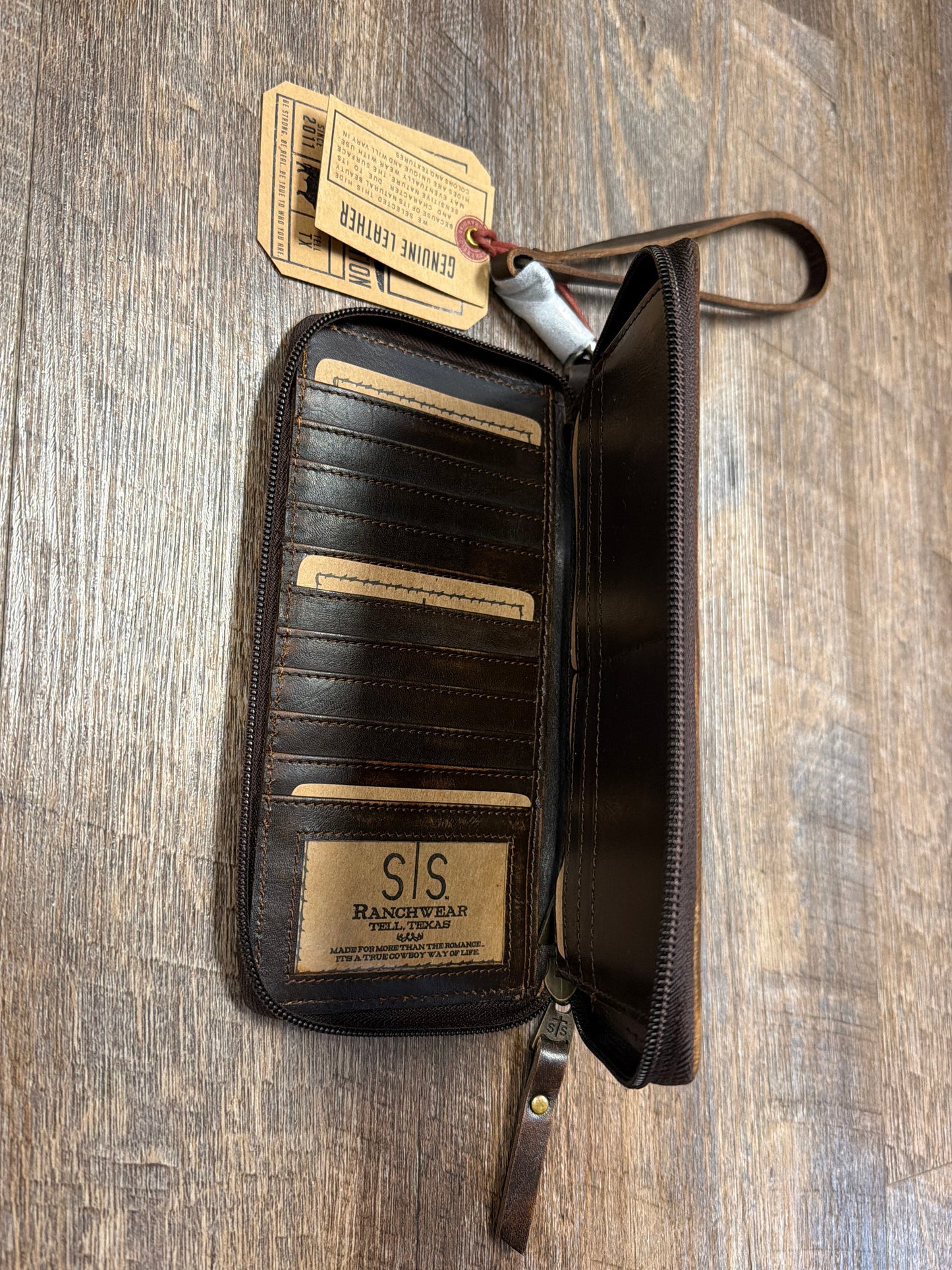 STS34016 STS Bandera Chocolate Berkley Bifold Leather Wristlet Wallet