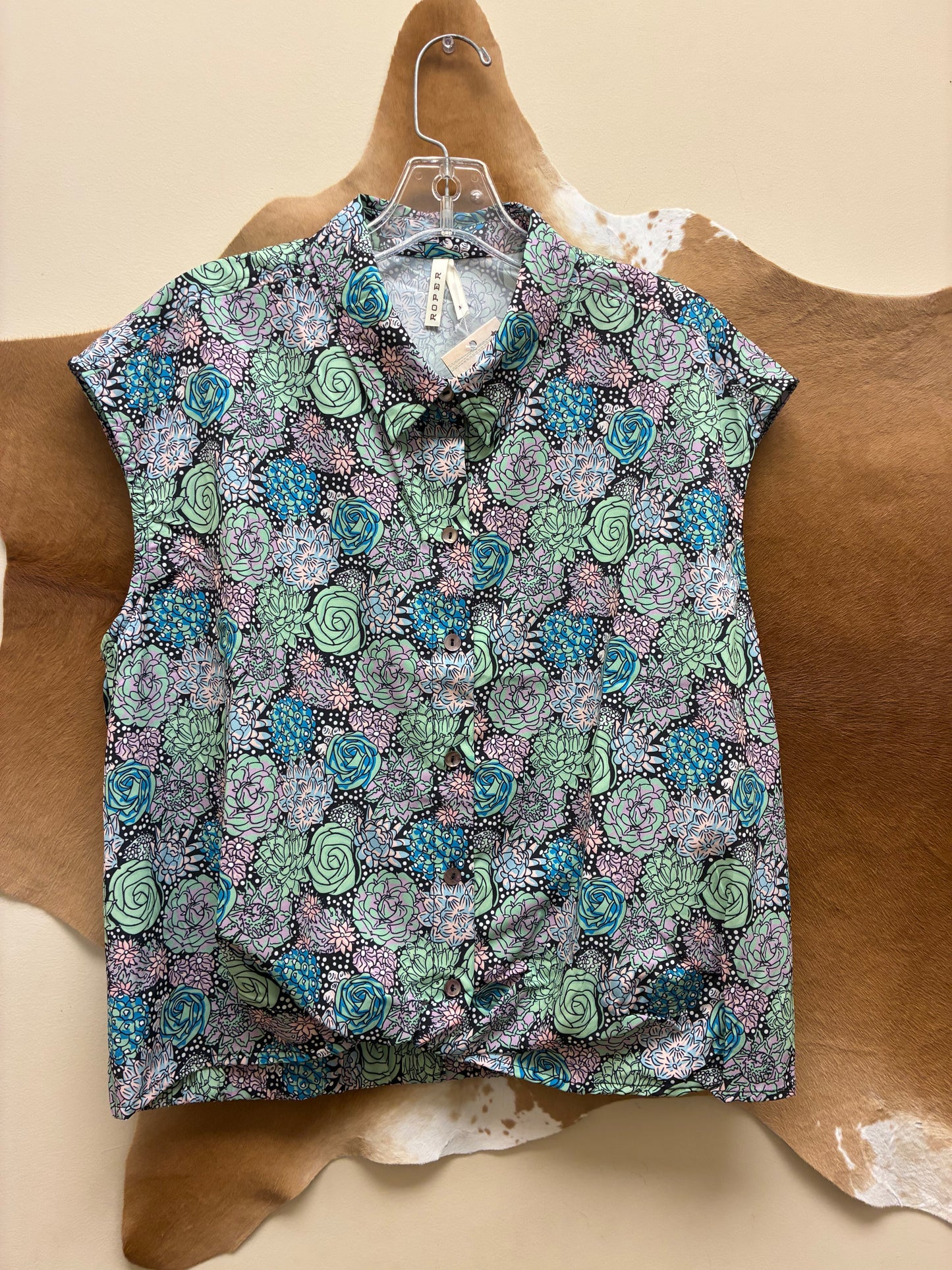 03-052-0590-4092 Roper Women's Succulent Sleeveless Shirt