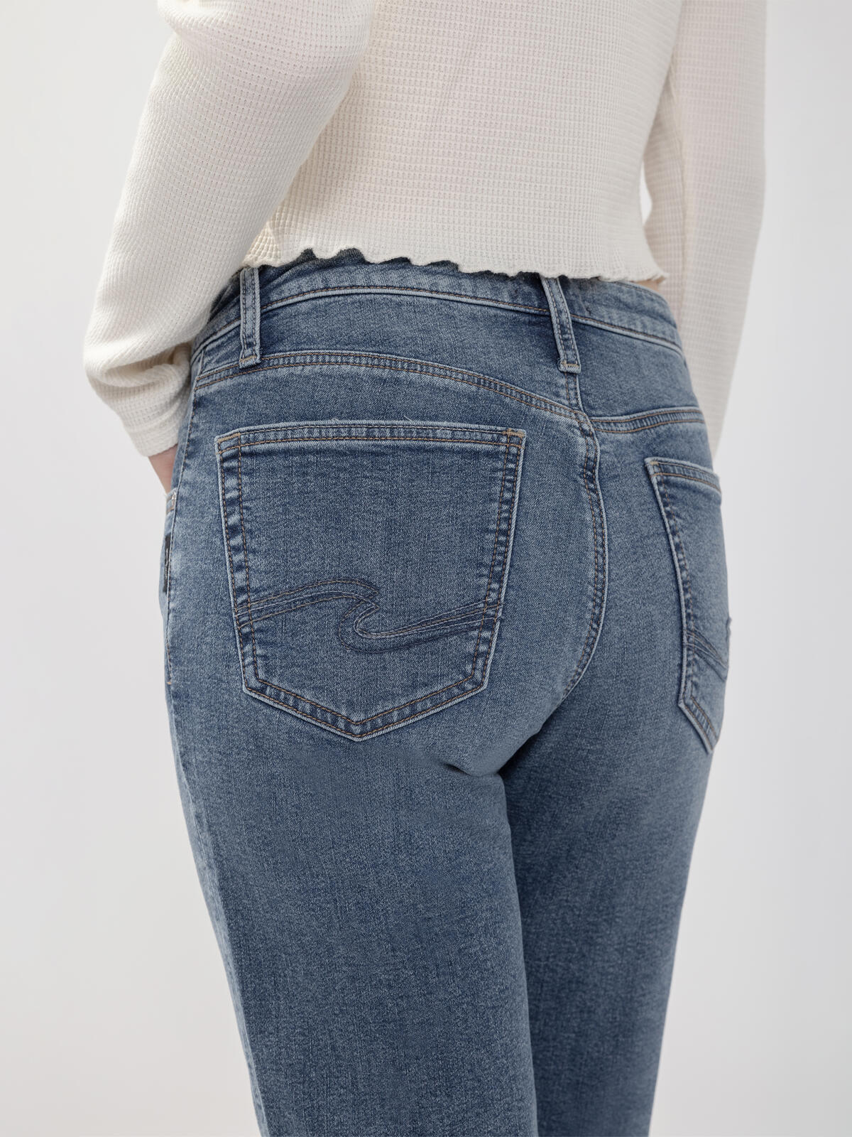 L23426CKF221 Silver Jeans Co. Chelsea Boyfriend Mid Rise 29" Inseam