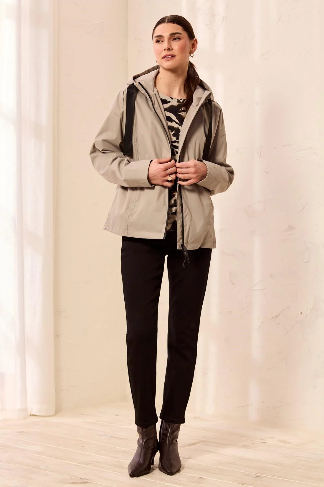3285O-8304-2224 Tribal Hydrochromatic Hooded Zip-Up Rain Jacket - Dry Sand